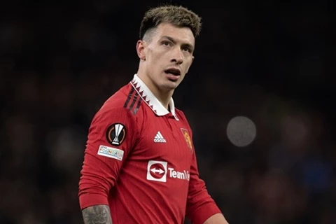 بعد غياب 8 أشهر.. ليساندرو مارتينيز ينتظم في تدريبات مانشستر يونايتد